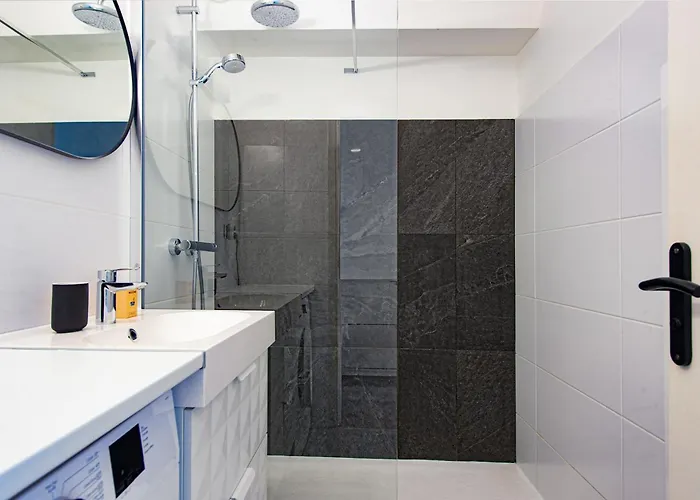 Vue Port De Garavan * Menton